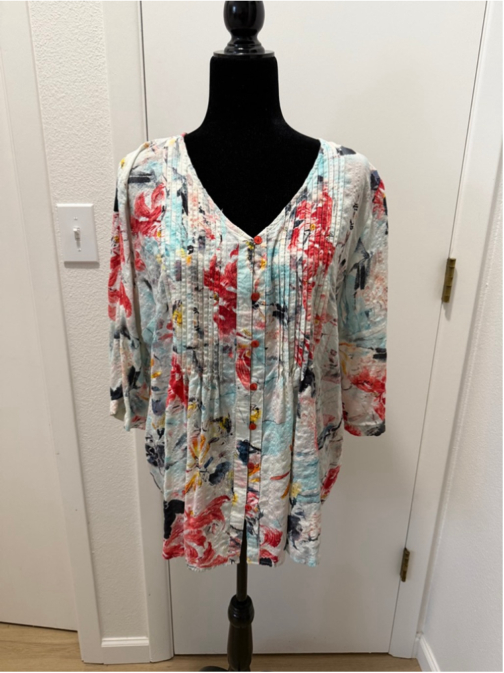 Ehyf Clothing Large Floral Pintuck Tunic Blouse Watercolor Print 3/4 Sleeve Boho